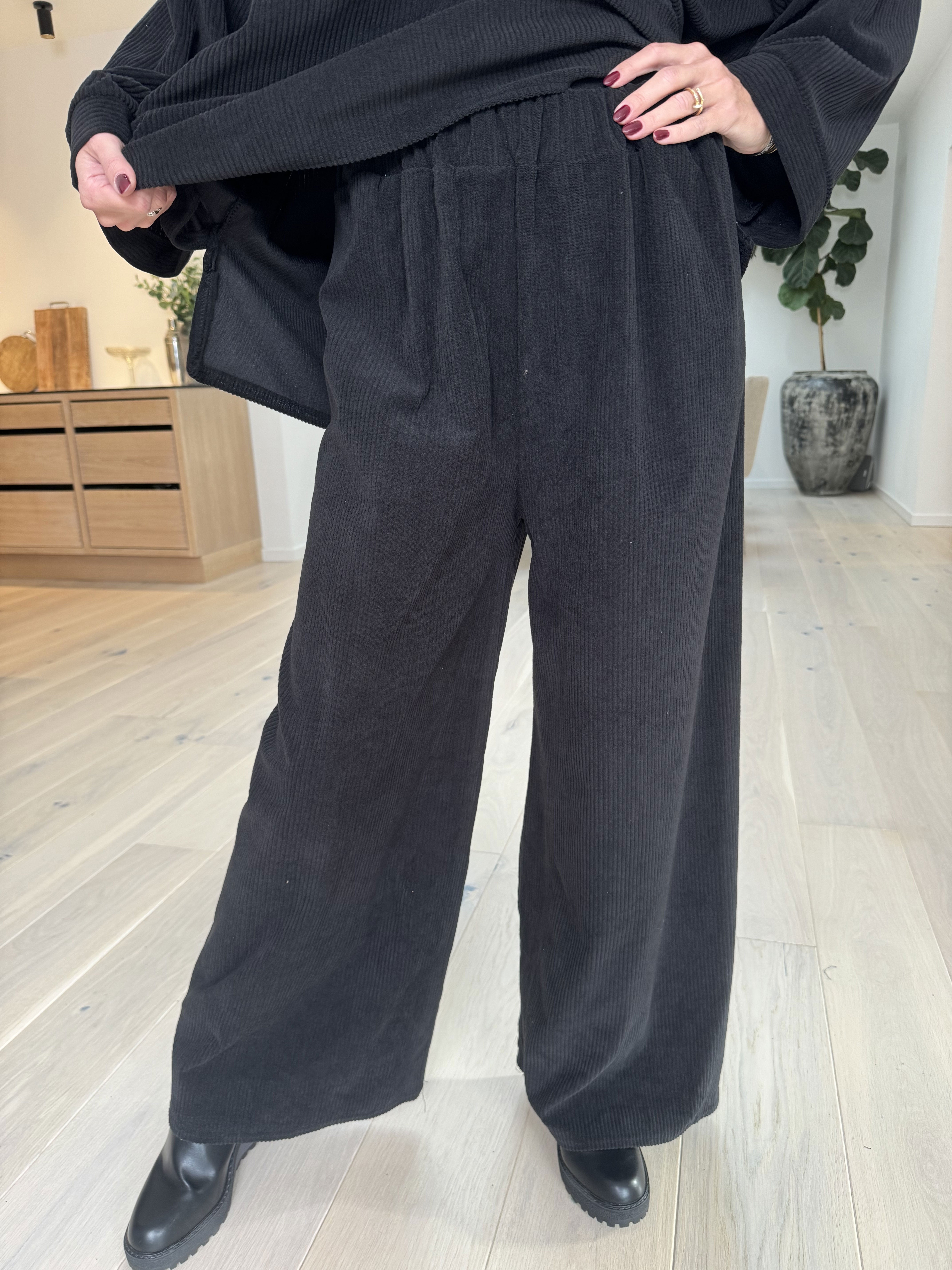 Brianne - Oversized set med ribbat tyg